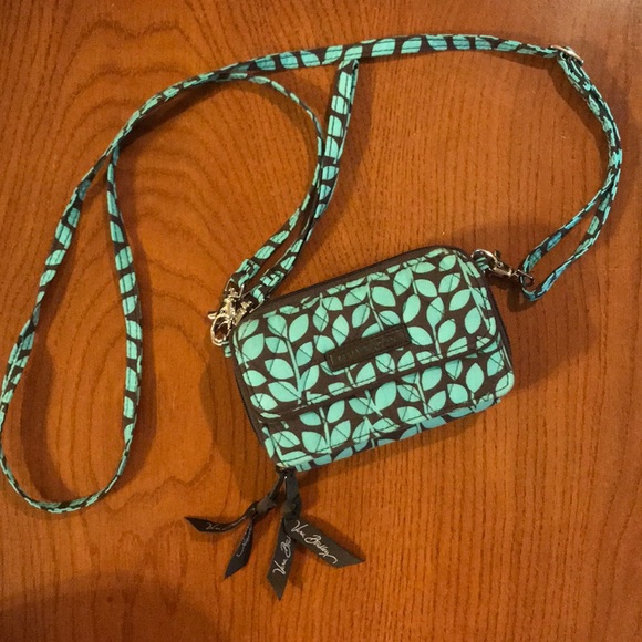 Vera Bradley Handbags - NWOT Vera Bradley crossbody bag